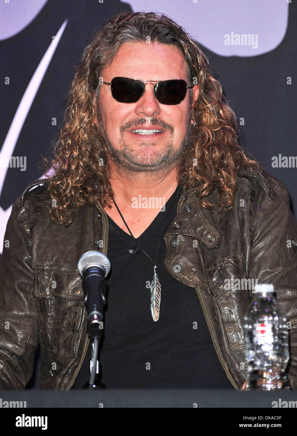 Fher Olvera Multi-Platinum Grammy et le groupe de rock mexicain gagnante 'Mana' sont admis au Guitar Center's RockWalk historique à Banque D'Images