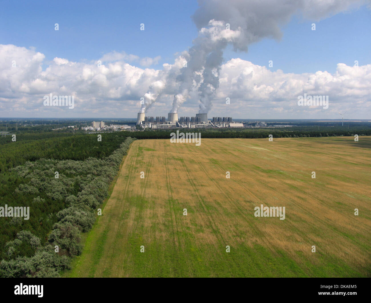 La centrale électrique au lignite dans Jaenschwalde est une centrale électrique dans le sud-est de Brandebourg, qui est alimentée principalement avec de la lignite de Cottbus à ciel ouvert-nord, Jaenschwalde Welzow-South et. Photo : Klaus Nowottnick Date : 7 juillet 2012 Banque D'Images