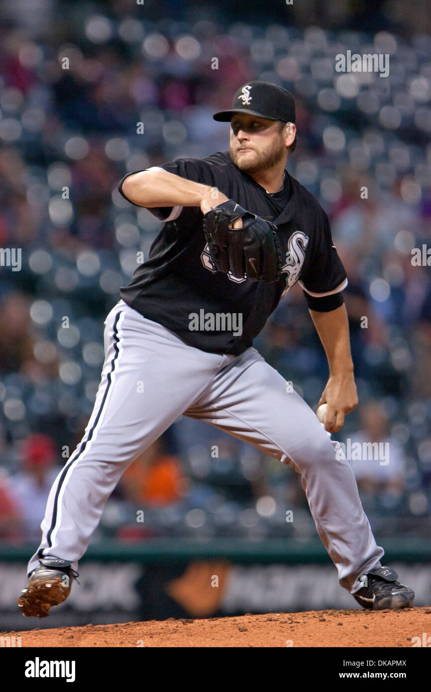 21 septembre 2011 - Cleveland, Ohio, États-Unis - le lanceur partant de Chicago Mark Buehrle (56) offre un emplacement à la plaque lors de la deuxième manche contre Cleveland. Les White Sox de Chicago laisse les Indians de Cleveland 1-0 en bas de la cinquième manche au Progressive Field de Cleveland, Ohio. (Crédit Image : © Frank Jansky/global/ZUMAPRESS.com) Southcreek Banque D'Images