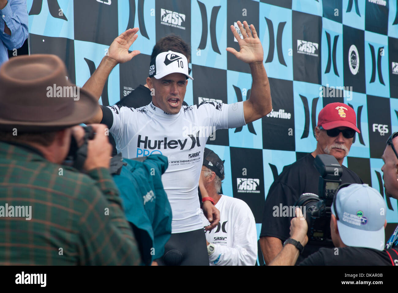 21 septembre 2011 - San Clemente, Californie, États-Unis d'Amérique - 21 septembre, 2011 : Kelly Slater découvre qu'il a gagné l'ASP Hurley Pro à San Clemente, en Californie. (Crédit Image : © Josh Chapelle/ZUMAPRESS.com) Southcreek/mondial Banque D'Images