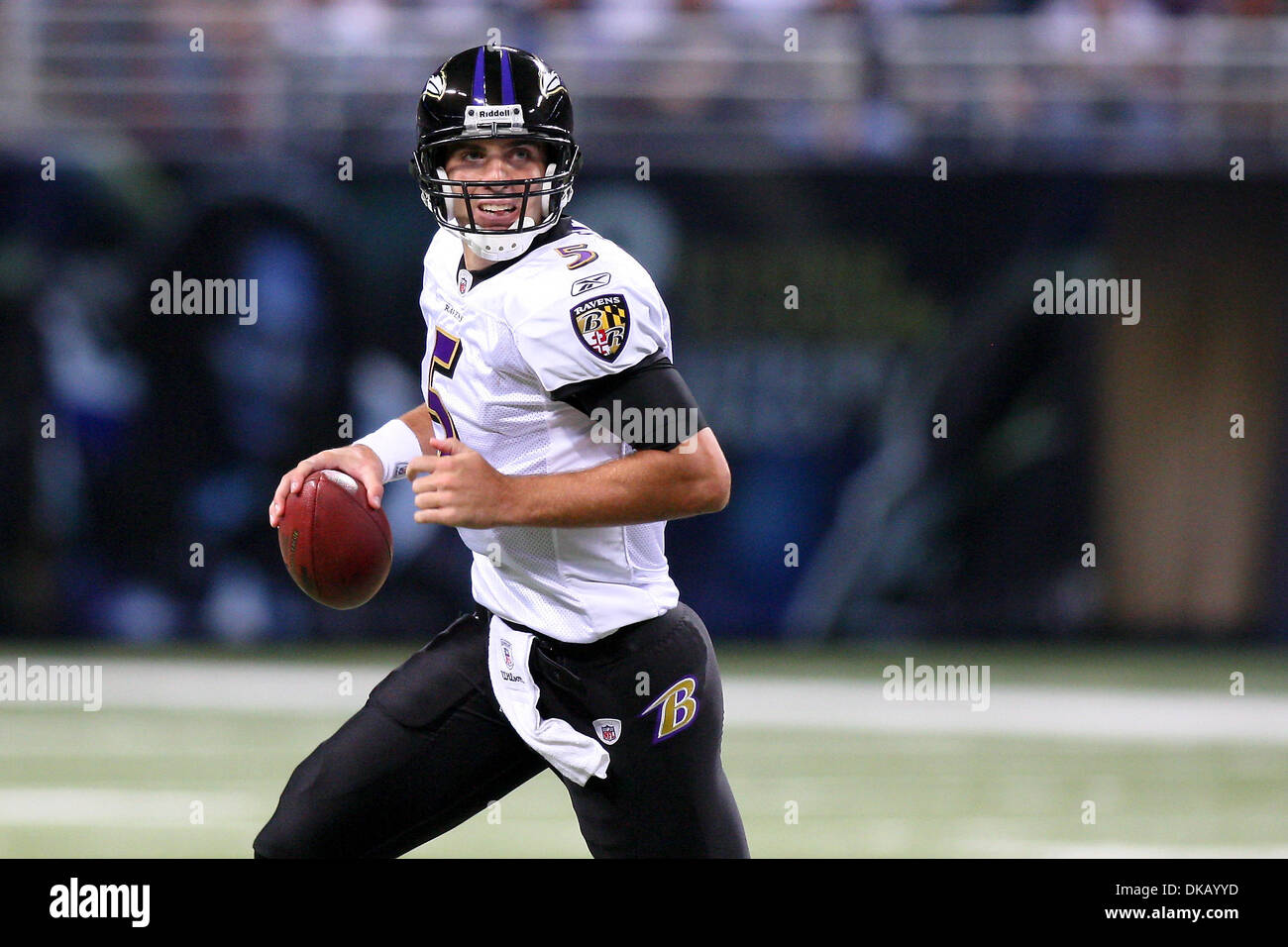 25 septembre 2011 - Saint Louis, Missouri, États-Unis - Baltimore Ravens quarterback Joe Flacco (5) en action au cours de la NFL match entre le Saint Louis Rams et les Ravens de Baltimore à l'Edward Jones Dome à Saint Louis, Missouri. Les béliers de plomb Ravens 27-0. (Crédit Image : © Scott Kane/ZUMAPRESS.com) Southcreek/mondial Banque D'Images