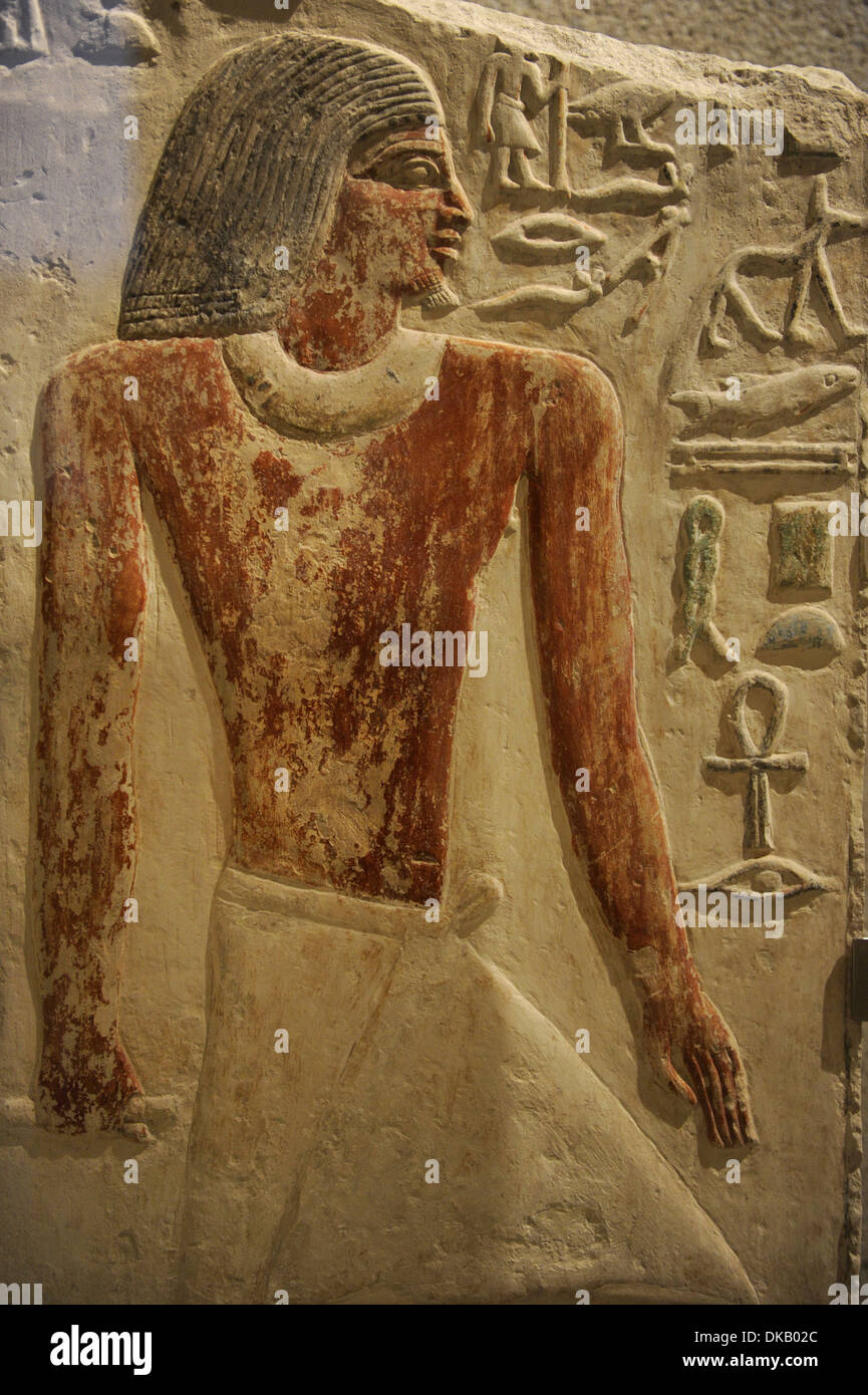 Sépulture relief représentant Ankhirptah, juge et scribe. Calcaire polychromé. Ancien Empire. 6ème dynastie. 2700-2170 BC. Banque D'Images