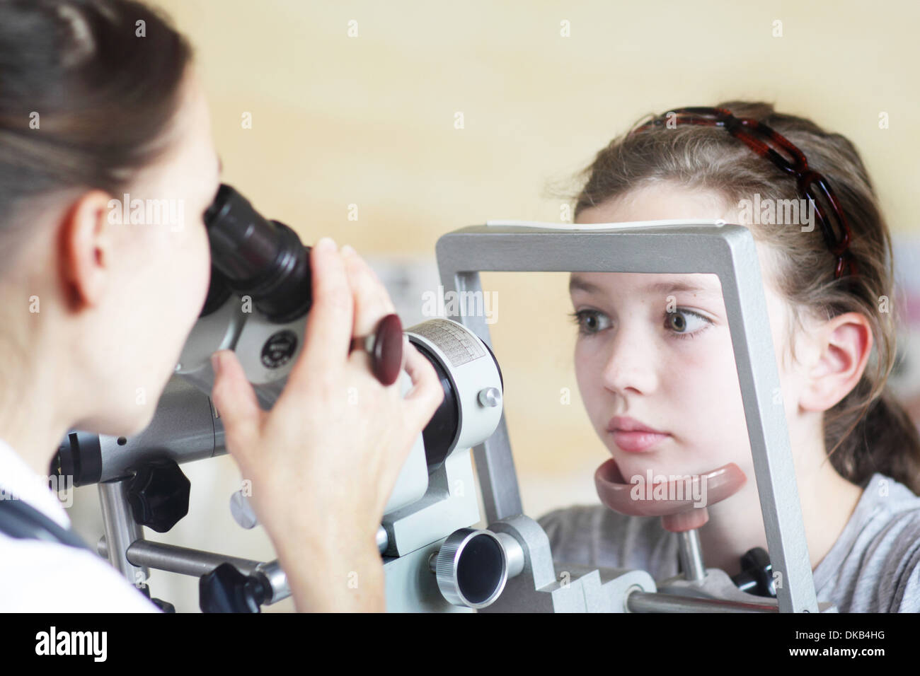 Les yeux de la fille d'optométriste Banque D'Images
