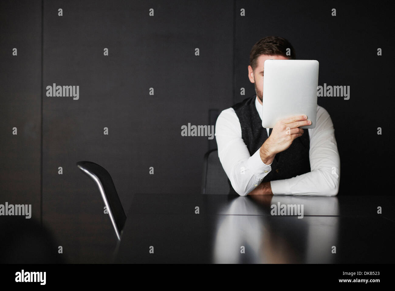 Businessman using digital tablet Banque D'Images