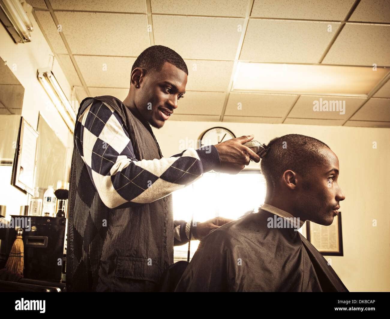 Salon de coiffure dans un salon de coiffure de tête de l'homme Banque D'Images