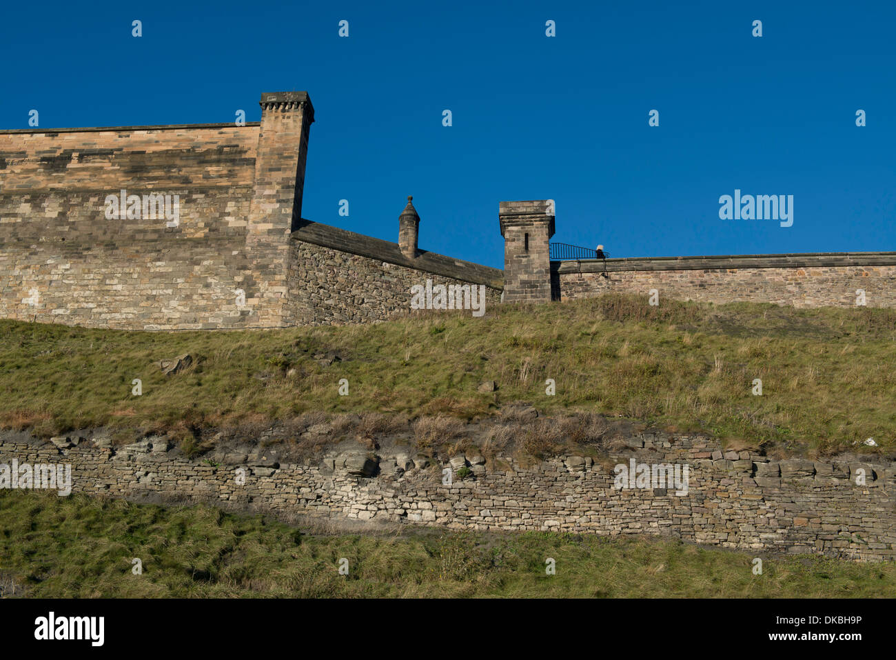 Le Château d'Edinburgh, Édimbourg, Écosse. Vu de Grassmarket Banque D'Images