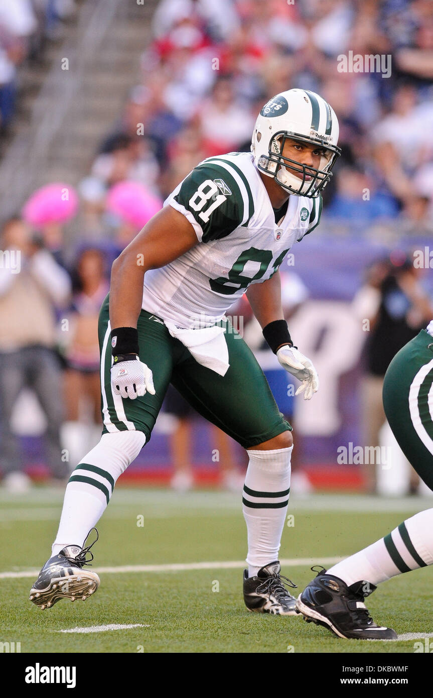 9 octobre 2011 - Foxboro, Massachusetts, États-Unis - New York Jets TE Dustin Keller (81) en mouvement avant le prochain jeu. Le New England Patriots vaincre les New York Jets 30 - 21 au cours de l'AFC East se rencontreront au Stade Gillette. (Crédit Image : © Geoff Southcreek/ZUMAPRESS.com)/Bolte Banque D'Images