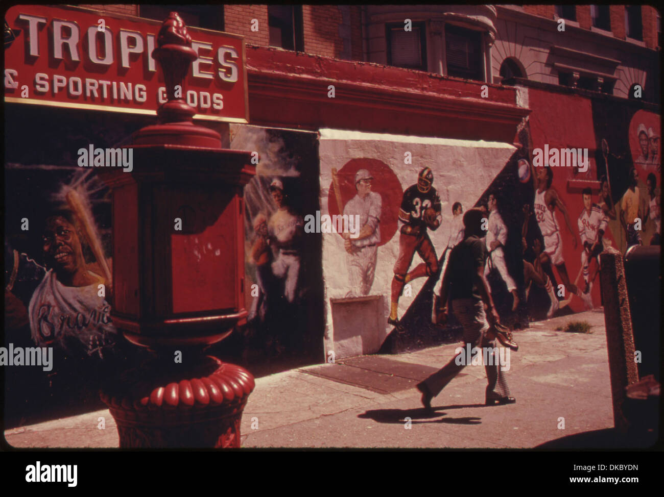 SPORTS NOIR LES HÉROS SONT DES MOTIFS DANS CES PEINTURES MURALES SUR NOSTRAND Avenue, à Brooklyn, NEW YORK. L'INTÉRIEUR... 555936 Banque D'Images