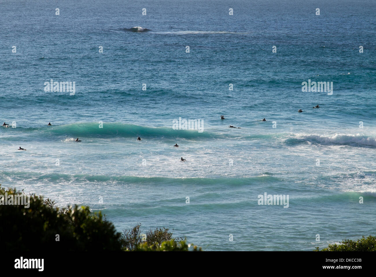Surfeurs de Llandudno Beach, Cape Town Banque D'Images