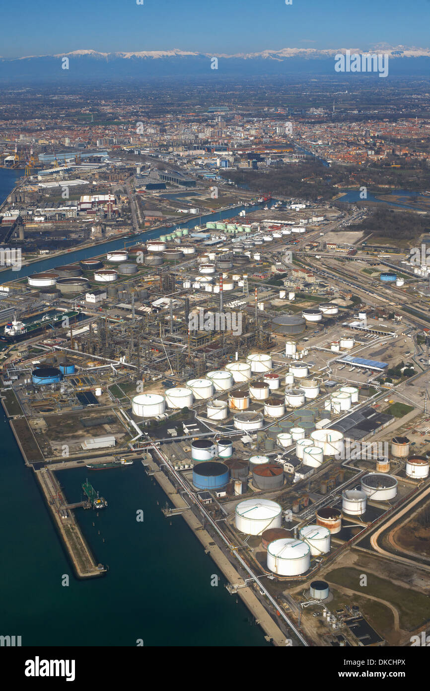 Vue aérienne de la zone portuaire industrielle, Venise, Italie Banque D'Images