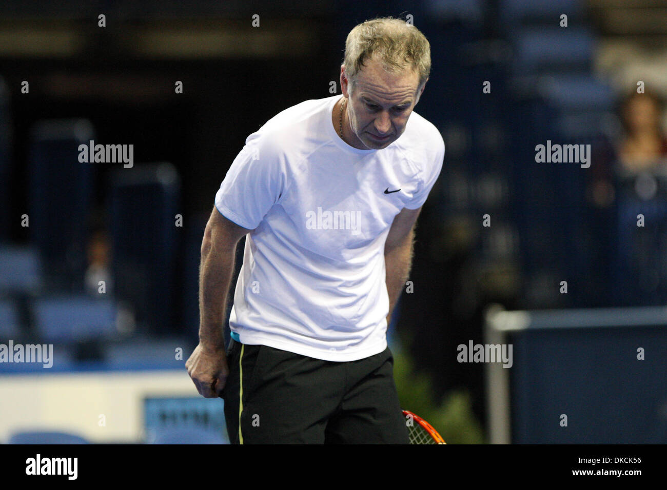 22 octobre 2011 - Buffalo, New York, États-Unis - USA's John McEnroe blagues autour avec les fans durant la Coupe du tennis de la HSBC au First Niagara Center à Buffalo, NY, le 22 octobre 2011 (Crédit Image : © Nick Serrata/Eclipse/ZUMAPRESS.com) Banque D'Images