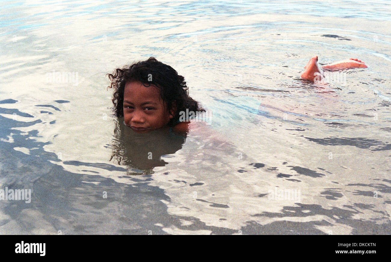 Tahiti young girl french polynesia Banque de photographies et d'images à  haute résolution - Page 2 - Alamy