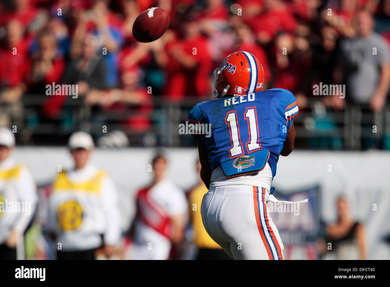 29 octobre 2011 - FL, USA - SERA VRAGOVIC | fois.ht   343257 vrag UF 03 (10/29/11 de Jacksonville) Florida Gator tight end Jordanie Reed (11) fait de la capture d'un touché au cours du premier trimestre de l'Université de Floride Gators contre la Géorgie au match de football des Bulldogs EverBank Field à Jacksonville Samedi 29 octobre. Les Bulldogs ont conduit le Gators 17-10 à la moitié. [WILL Banque D'Images