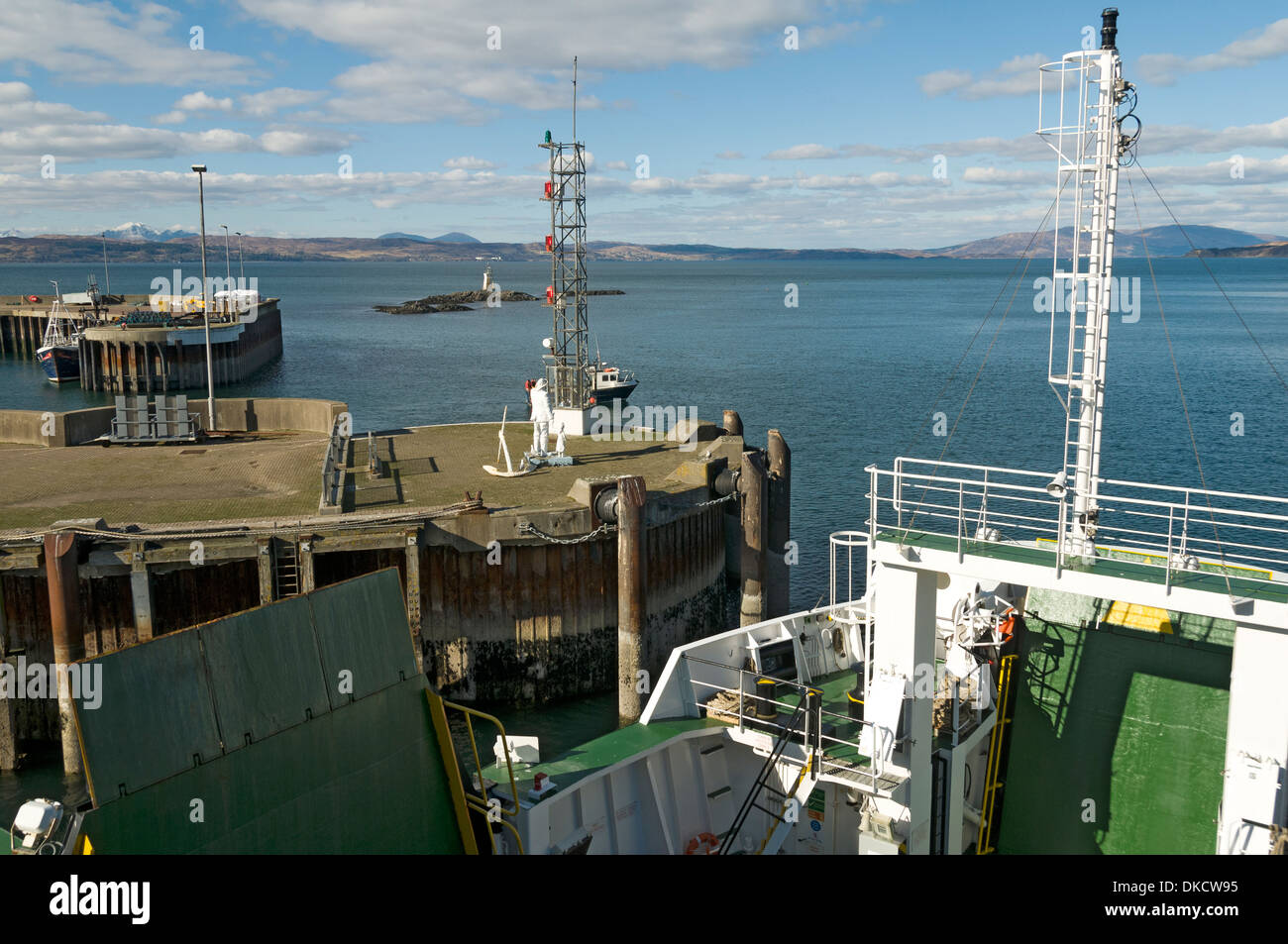 L'entrée du port de l'Armadale Mallaig (Skye) ferry, région des Highlands, Ecosse, Royaume-Uni. En regardant vers l'île de Skye. Banque D'Images