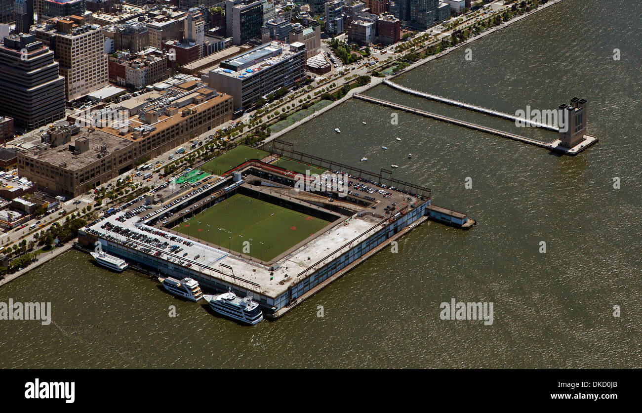 Photographie aérienne Pier 40, Hudson River Park, à Manhattan, New York City Banque D'Images