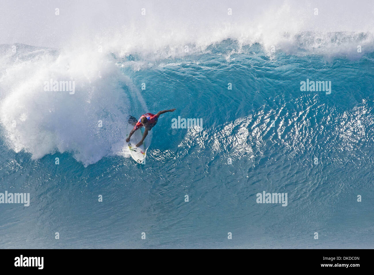 Dec 10, 2006 ; Oahu, Hawaii, USA ; BRUCE IRONS gouttes dans au Rip Curl Pro Pipeline masters 2006. 8-20 décembre 2006. Le Rip Curl Pro Pipeline masters est l'événement final de l'édition 2006 de l'homme favorise l'ASP World Tour Saison et déterminera qui sera de nouveau admissible pour l'année 2007. L'événement inclut le top 45 surfers dans le monde avec 21 caractères qui sont connus des spécialistes du tuyau et un prix total Banque D'Images