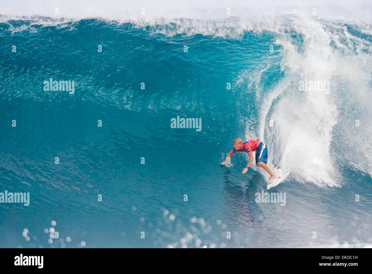 Dec 11, 2006 ; Oahu, Hawaii, USA ; SURF : Rip Curl Pro Pipeline masters 2006. 8-20 décembre 2006. MICK FANNING (Gold Coast, Australie) a reçu une note parfaite de 10 points (sur un maximum possible de 10) pour ce trajet en métro à deux rondes de la Rip Curl Pro Pipeline masters aujourd'hui. Fanning a remporté la chaleur avant de Jamie Sterling (Haw), Marcelo Nunes (BRA) et Pedro Henrique (BRA) pour passer au troisième tour. Le Rip Banque D'Images