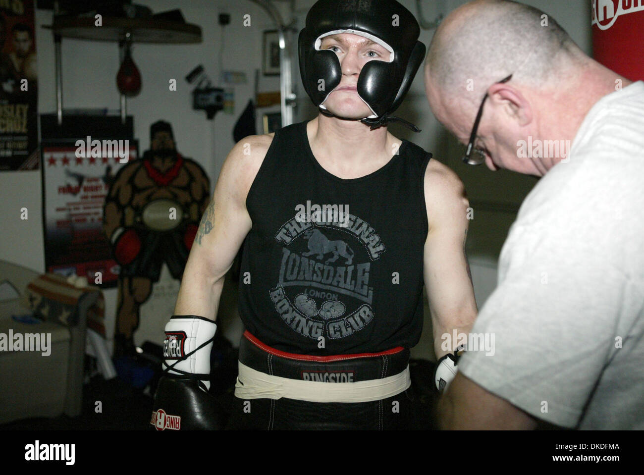 Jan 08, 2007 - Las Vegas, NV, USA - boxeur Ricky Hatton de Manchester, Angleterre arrive à Las Vegas. HATTON est la formation à Vegas pour son prochain combat pour le titre IBF Poids welter Jr contre JUAN URANGO à partir de la Colombie-Britannique, ils vont se battre à l'Hôtel Paris Hôtel & Casino sur 01-20-07. Les deux combattants sont invaincus. HATTON est la formation au sport MCCULLOUGH . Banque D'Images