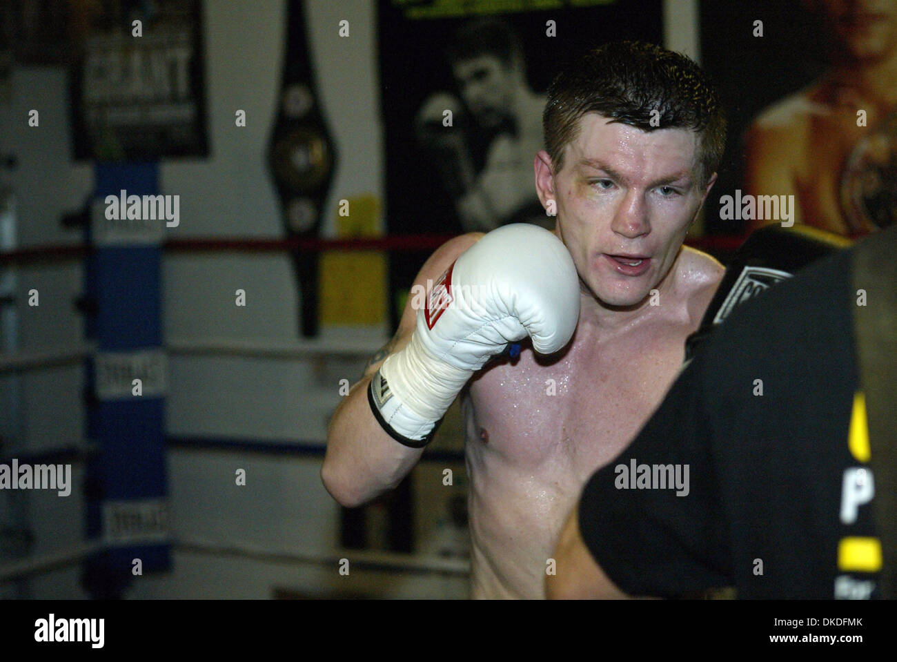 Jan 08, 2007 - Las Vegas, NV, USA - boxeur Ricky Hatton de Manchester, Angleterre arrive à Las Vegas. HATTON est la formation à Vegas pour son prochain combat pour le titre IBF Poids welter Jr contre JUAN URANGO à partir de la Colombie-Britannique, ils vont se battre à l'Hôtel Paris Hôtel & Casino sur 01-20-07. Les deux combattants sont invaincus. HATTON formation au MCCULLOUGH de sport. Banque D'Images