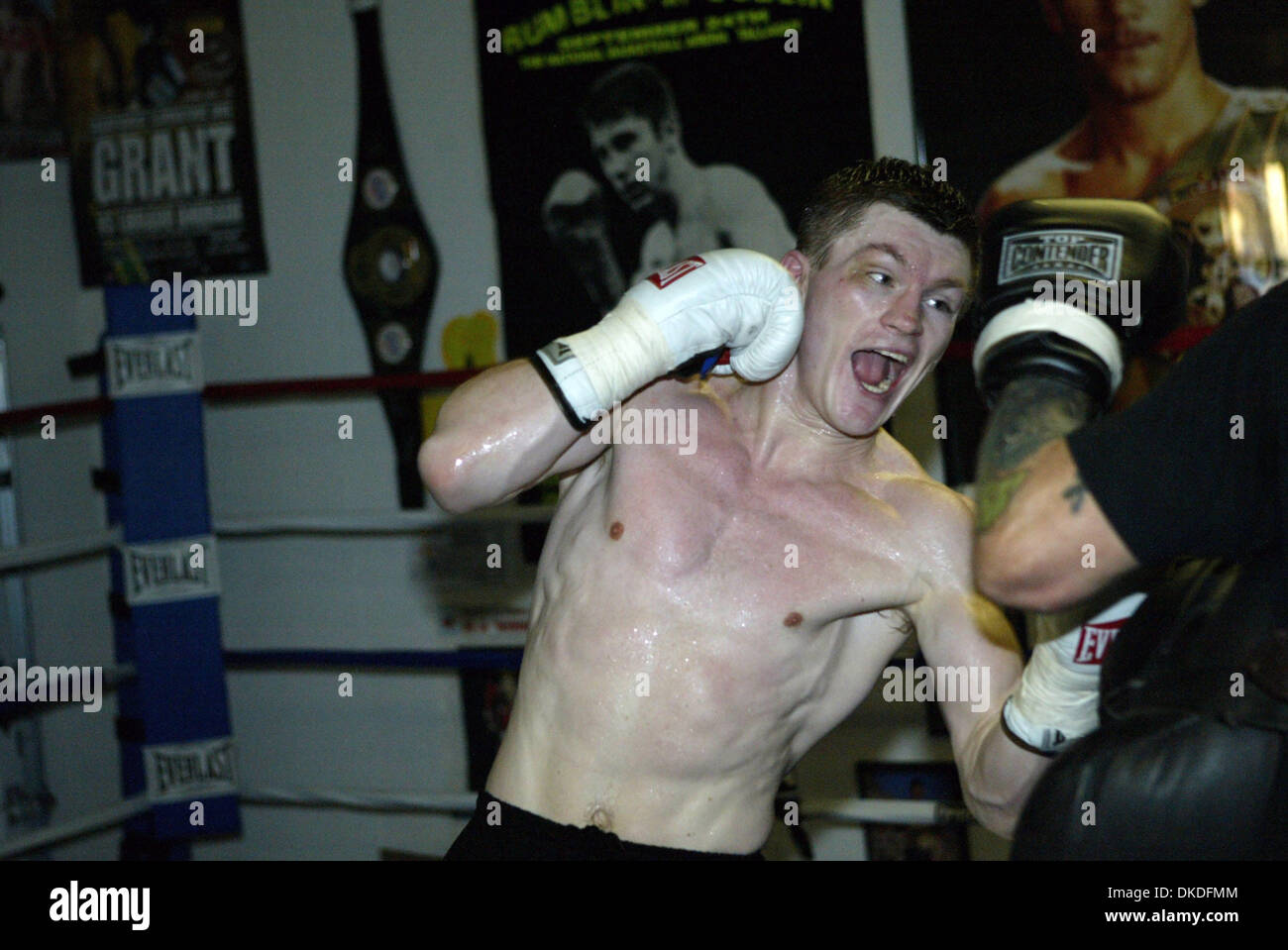 Jan 08, 2007 - Las Vegas, NV, USA - boxeur Ricky Hatton de Manchester, Angleterre arrive à Las Vegas. HATTON est la formation à Vegas pour son prochain combat pour le titre IBF Poids welter Jr contre JUAN URANGO à partir de la Colombie-Britannique, ils vont se battre à l'Hôtel Paris Hôtel & Casino sur 01-20-07. Les deux combattants sont invaincus. HATTON formation au MCCULLOUGH de sport. Banque D'Images