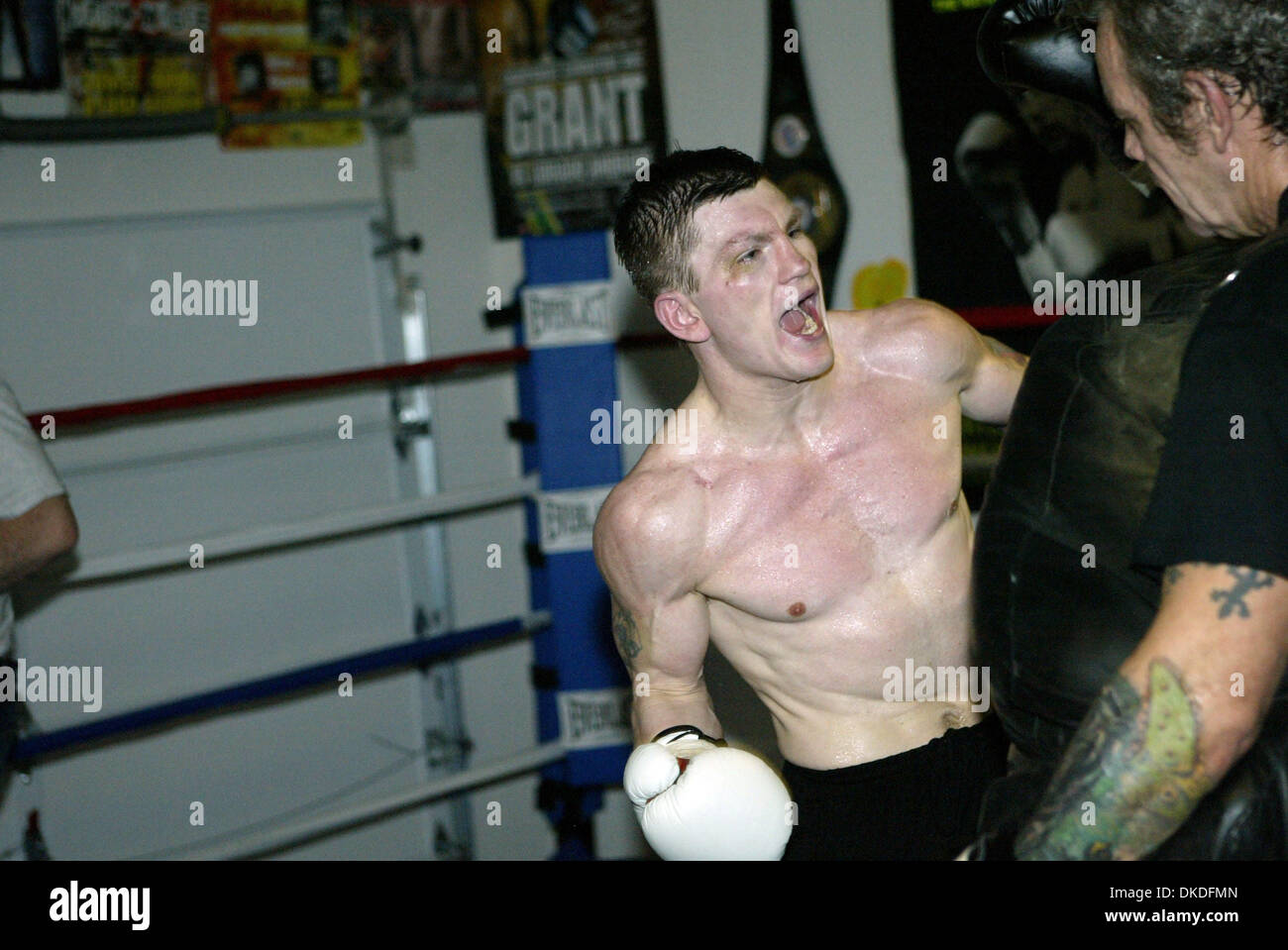 Jan 08, 2007 - Las Vegas, NV, USA - boxeur Ricky Hatton de Manchester, Angleterre arrive à Las Vegas. HATTON est la formation à Vegas pour son prochain combat pour le titre IBF Poids welter Jr contre JUAN URANGO à partir de la Colombie-Britannique, ils vont se battre à l'Hôtel Paris Hôtel & Casino sur 01-20-07. Les deux combattants sont invaincus. HATTON formation au MCCULLOUGH de sport. Banque D'Images
