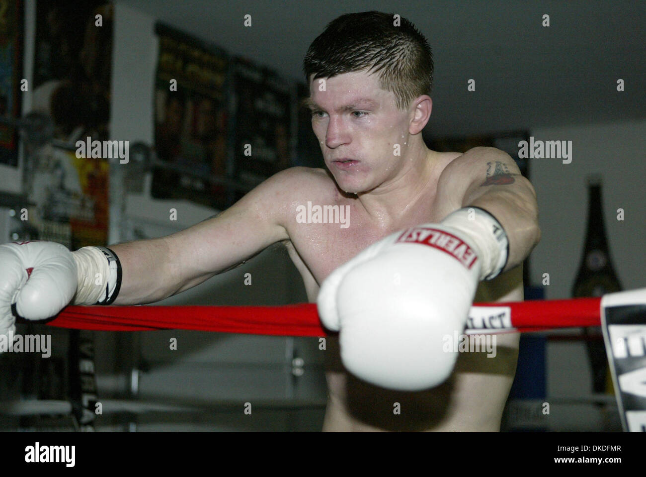 Jan 08, 2007 - Las Vegas, NV, USA - boxeur Ricky Hatton de Manchester, Angleterre arrive à Las Vegas. HATTON est la formation à Vegas pour son prochain combat pour le titre IBF Poids welter Jr contre JUAN URANGO à partir de la Colombie-Britannique, ils vont se battre à l'Hôtel Paris Hôtel & Casino sur 01-20-07. Les deux combattants sont invaincus. HATTON formation au MCCULLOUGH de sport. Banque D'Images