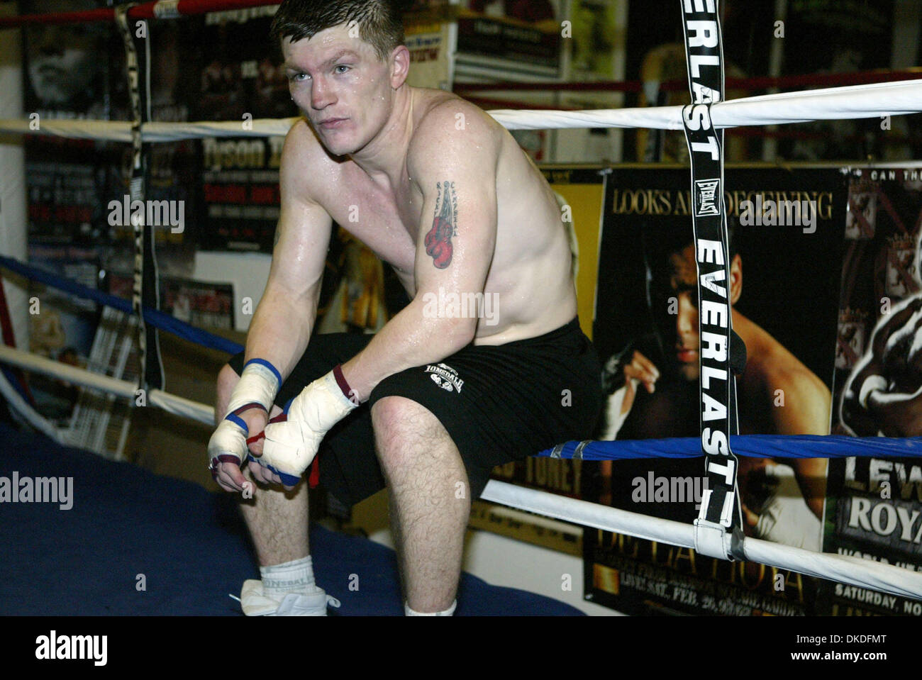 Jan 08, 2007 - Las Vegas, NV, USA - boxeur Ricky Hatton de Manchester, Angleterre arrive à Las Vegas. HATTON est la formation à Vegas pour son prochain combat pour le titre IBF Poids welter Jr contre JUAN URANGO à partir de la Colombie-Britannique, ils vont se battre à l'Hôtel Paris Hôtel & Casino sur 01-20-07. Les deux combattants sont invaincus. HATTON formation au MCCULLOUGH de sport. Banque D'Images