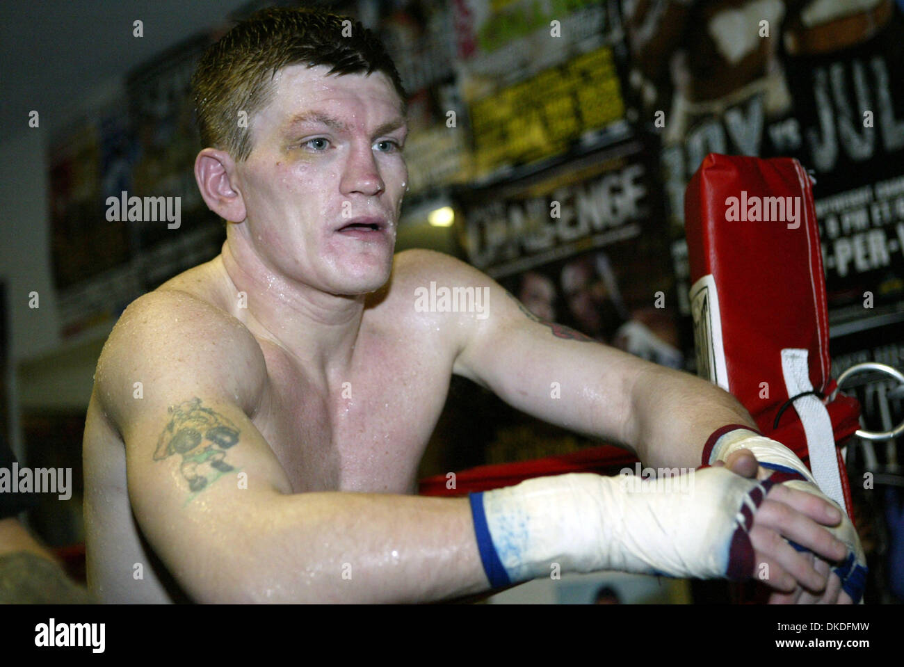 Jan 08, 2007 - Las Vegas, NV, USA - boxeur Ricky Hatton de Manchester, Angleterre arrive à Las Vegas. HATTON est la formation à Vegas pour son prochain combat pour le titre IBF Poids welter Jr contre JUAN URANGO à partir de la Colombie-Britannique, ils vont se battre à l'Hôtel Paris Hôtel & Casino sur 01-20-07. Les deux combattants sont invaincus. HATTON formation au MCCULLOUGH de sport. Banque D'Images