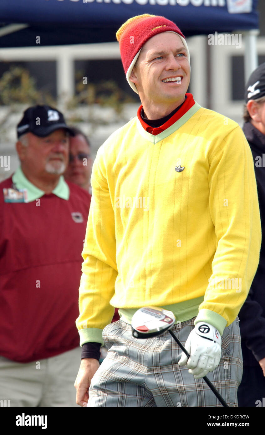 Apr 09, 2007 - Myrtle Beach, SC, États-Unis d'Amérique - Le batteur Adrian Young de la bande joue sans aucun doute une partie de golf à l'assemblée annuelle et le Blowfish Hootie lundi après le tournoi de golf Pro-Am Celebrity Masters qui ont eu lieu lors de la Teinture au Club Barefoot Resort situé dans la région de Myrtle Beach. (Crédit Image : © Jason Moore/ZUMA Press) Banque D'Images