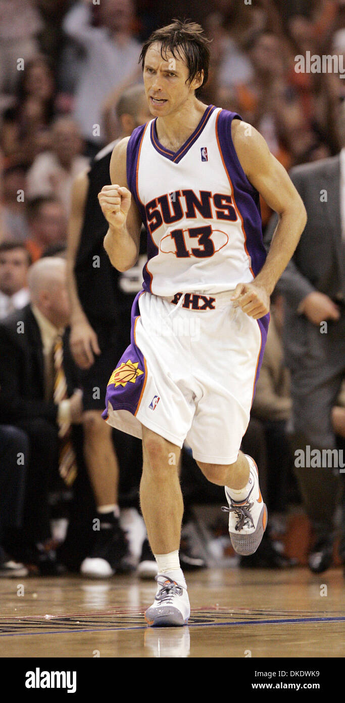 17 mai 2007 - Phoenix, Arizona, USA - Les Suns' Steve Nash pendant le jeu 5 à la U.S. Airways Center. Les Spurs gagner 88-85 à la cinquième partie de leur meilleur-de-sept, deuxième tour de la série éliminatoire. (Crédit Image : © Mark Bahram Sobhani/San Antonio Express-News/ZUMA Press) RESTRICTIONS : US de ventes tabloïd ! SAN ANTONIO et SEATTLE NEWS PAPIERS ! Banque D'Images