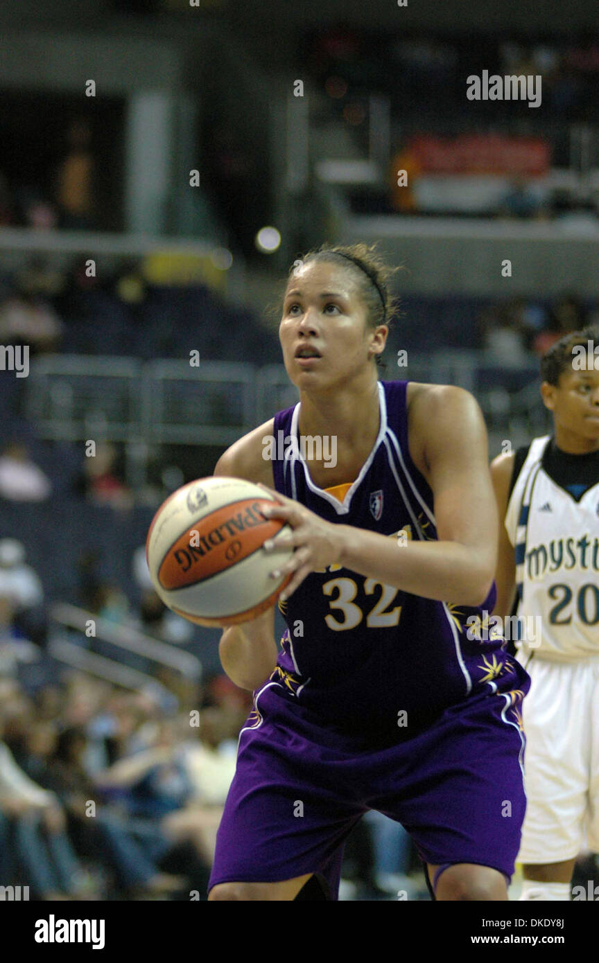 Jun 15, 2007 - Washington, DC, USA - Los Angeles Sparks WNBA : vaincre les Washington Mystics 89-80 au Verizon Center à Washington, DC Le 15 juin 2007. Sur la photo : # 32 Sparks Christi Thomas. (Crédit Image : © Tina Fultz/ZUMA Press) Banque D'Images