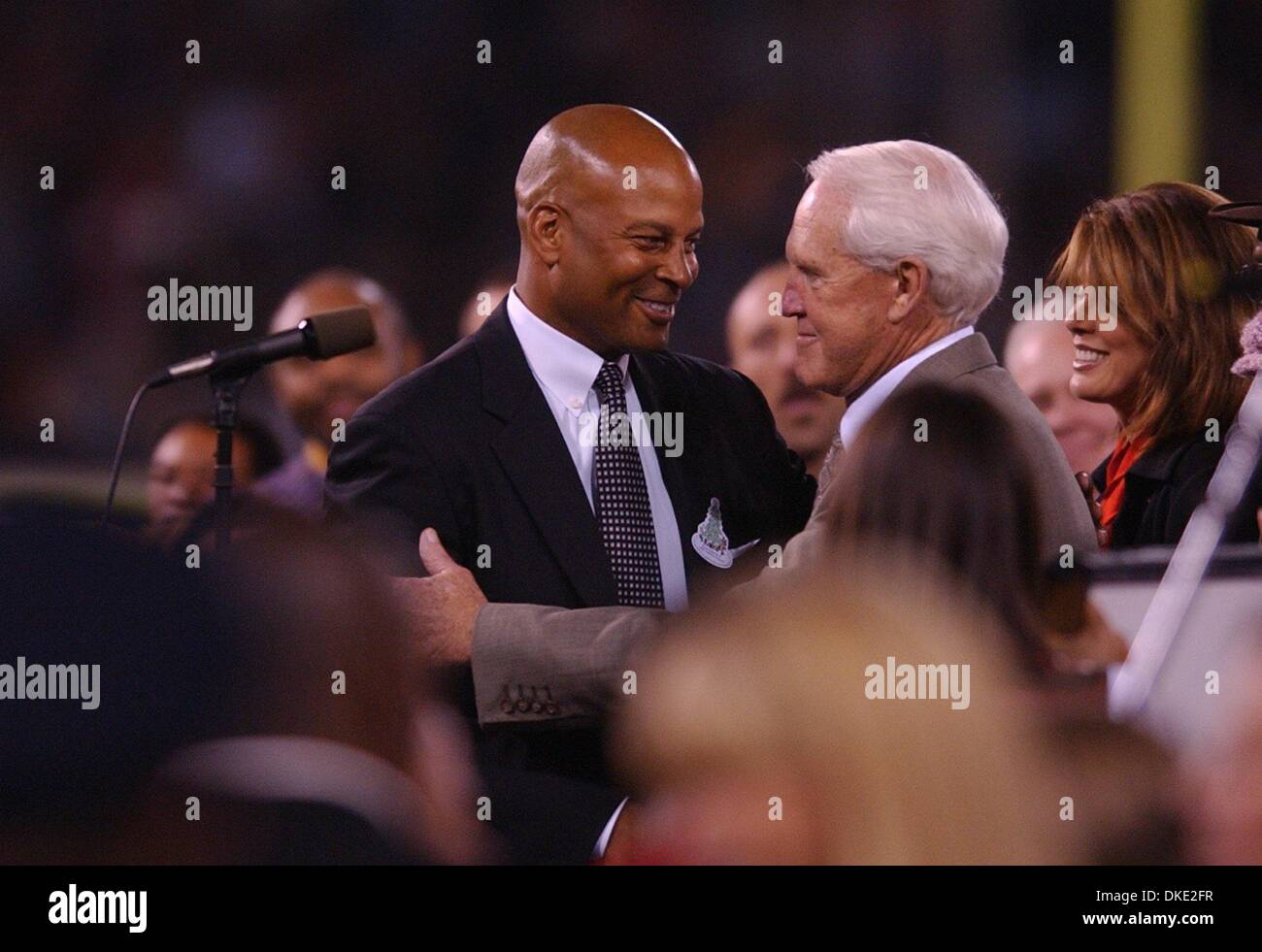 WILLIAM ERNEST WALSH (Novembre 30, 1931 - Juillet 30, 2007), l'un des plus grands entraîneurs de football de tous les temps. Bill Walsh, l'inventeur de la côte ouest de l'infraction, est mort à l'âge de 75 ans, après une longue bataille contre la leucémie. Walsh, guidé les San Francisco 49ers à trois championnats du Super Bowl et six titres de la division Ouest NFC dans ses 10 ans comme entraîneur-chef. Walsh n'est pas devenu un NFL Banque D'Images