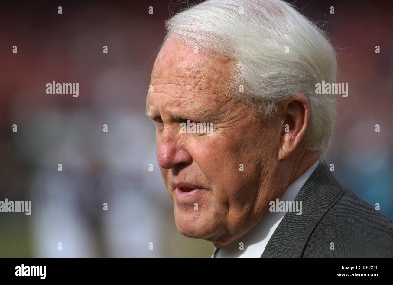 WILLIAM ERNEST WALSH (Novembre 30, 1931 - Juillet 30, 2007), l'un des plus grands entraîneurs de football de tous les temps. Bill Walsh, l'inventeur de la côte ouest de l'infraction, est mort à l'âge de 75 ans, après une longue bataille contre la leucémie. Walsh, guidé les San Francisco 49ers à trois championnats du Super Bowl et six titres de la division Ouest NFC dans ses 10 ans comme entraîneur-chef. Walsh n'est pas devenu un NFL Banque D'Images