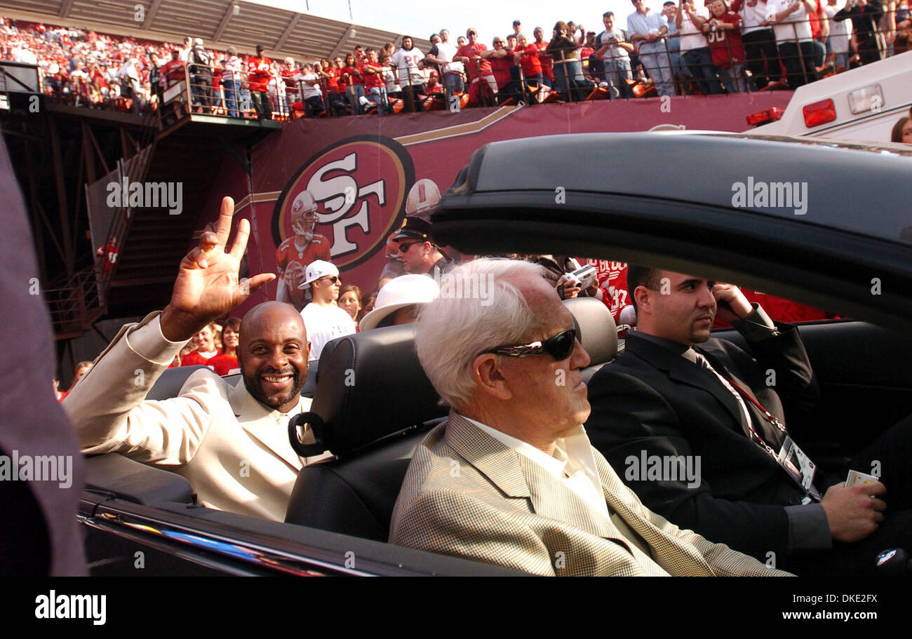 Jul 30, 2007 - San Francisco, CA, USA - WILLIAM ERNEST WALSH (Novembre 30, 1931, 30 juillet 2007), l'un des plus grands entraîneurs de football de tous les temps. Bill Walsh, l'inventeur de la côte ouest de l'infraction. Walsh, guidé les San Francisco 49ers à trois championnats du Super Bowl et six titres de la division Ouest NFC dans ses 10 ans comme entraîneur-chef, est décédé à l'âge de 75 ans, après une longue bataille Banque D'Images