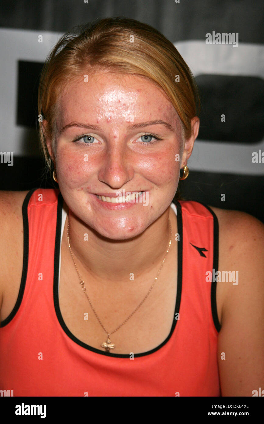 Aug 24, 2007 - New York, NY, USA - Tennis player Alla Kudryavtseva à partir de la Russie à l'U.S. Ouvrir' Diadora événement tenu au Mason's Tennis Mart. (Crédit Image : © Nancy/Kaszerman ZUMA Press) Banque D'Images