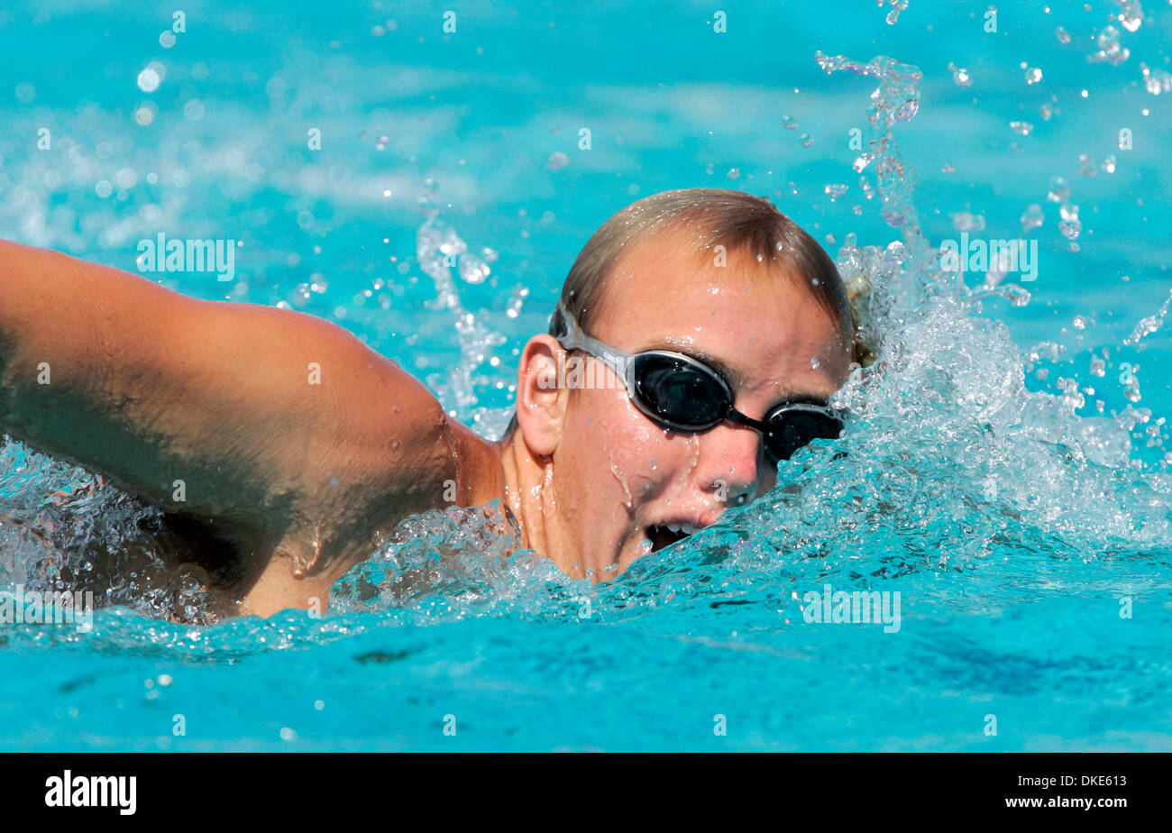 29 août 2007 - San Marcos, CA,USA - Palomar College de l'équipe de water-polo Mens BRYANT GARRETSON nage tours au début de la pratique (Image Crédit : © Charlie Neuman/San Diego Union-Tribune/ZUMA Press) RESTRICTIONS : LA et Orange County papiers ! Les onglets ! Banque D'Images
