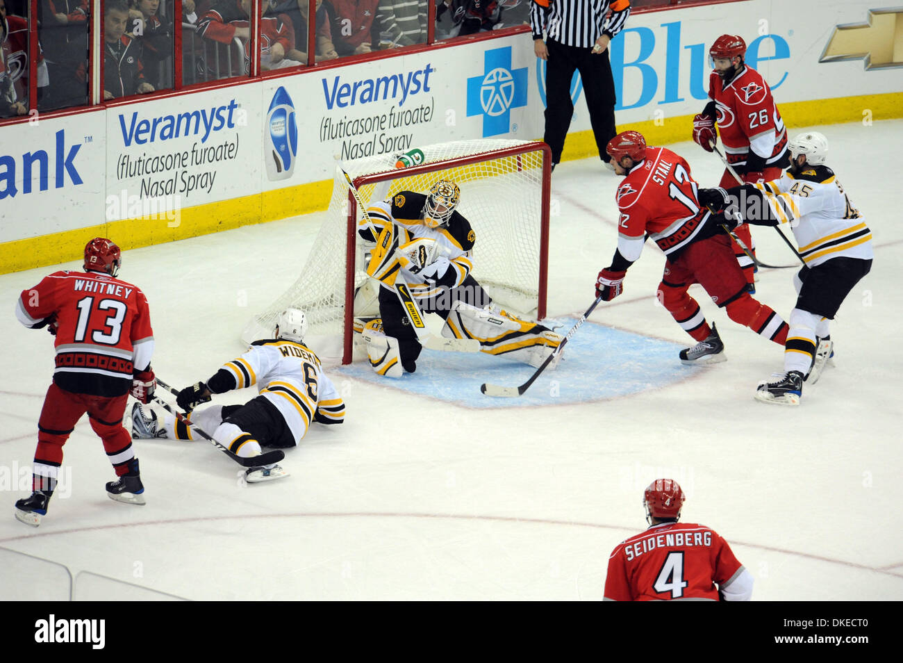 Mai 06, 2009 - Raleigh, Caroline du Nord, USA - Ligue nationale de hockey - les Hurricanes de la Caroline a vaincu les Bruins de Boston avec un score final de 3-2 en match trois de la demi-finale de conférence de l'est qu'ils ont joué à la RBC Centre situé à Raleigh. (Crédit Image : © Jason Moore/ZUMA Press) Banque D'Images