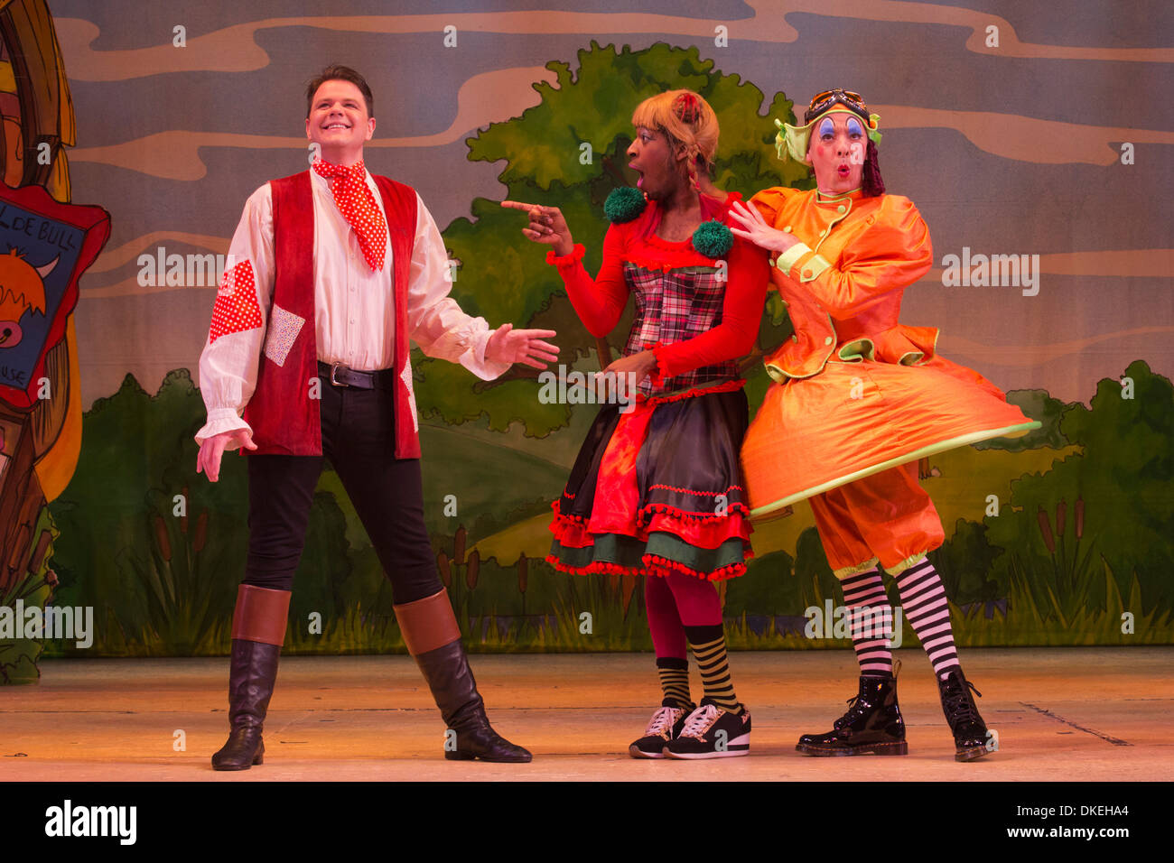 Puss in Boots pantomime au Hackney Empire, London Photo Stock - Alamy