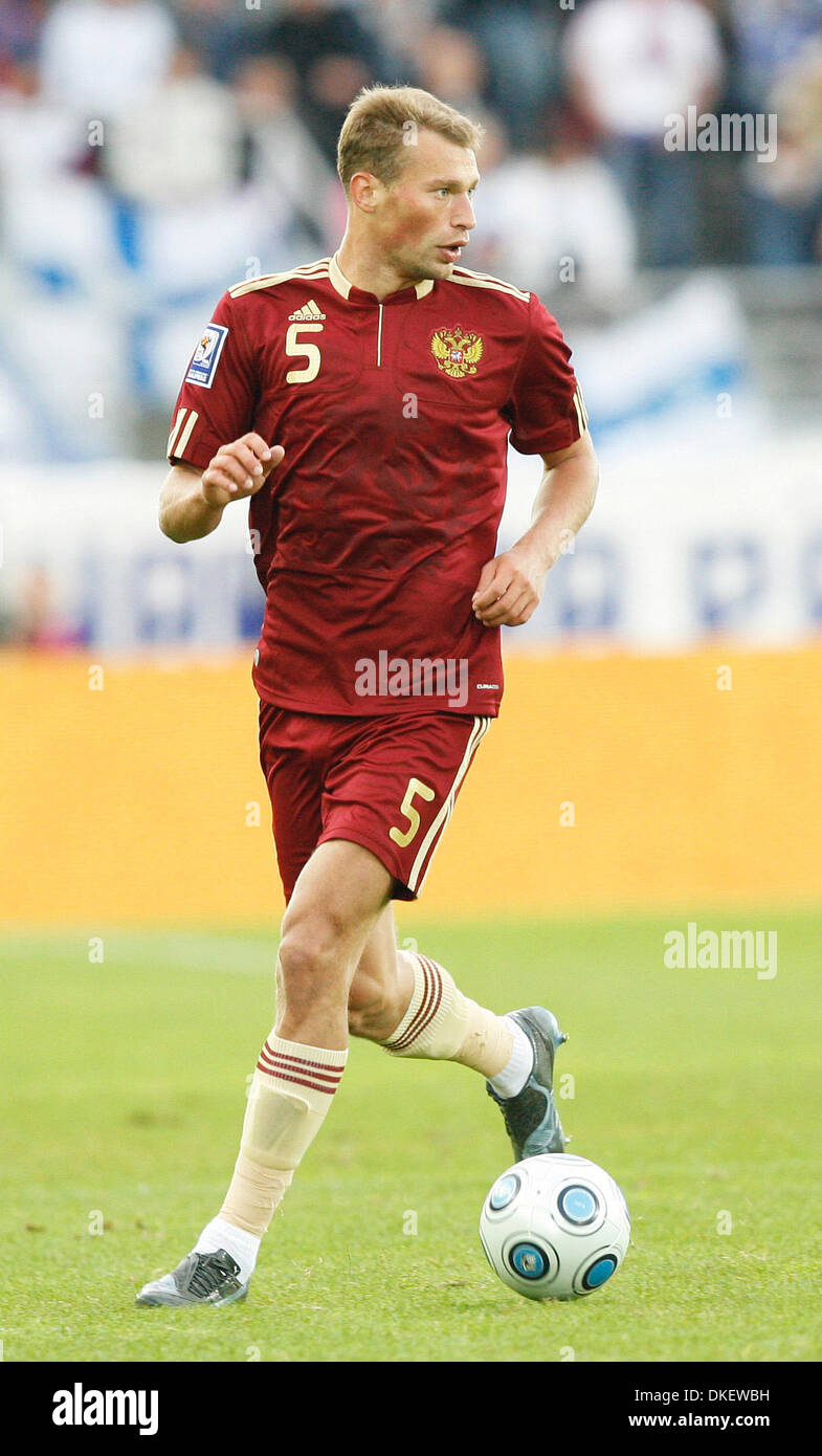 Jun 10, 2009 - Helsinki, Finlande - Joueur de l'équipe russe VASILY BEREZUTSKY # 5 au cours de la qualification de la Coupe du Monde de la FIFA 2010 La Finlande contre la Russie. La Russie a battu la Finlande 3-0. (Crédit Image : © PhotoXpress/ZUMA Press) Banque D'Images