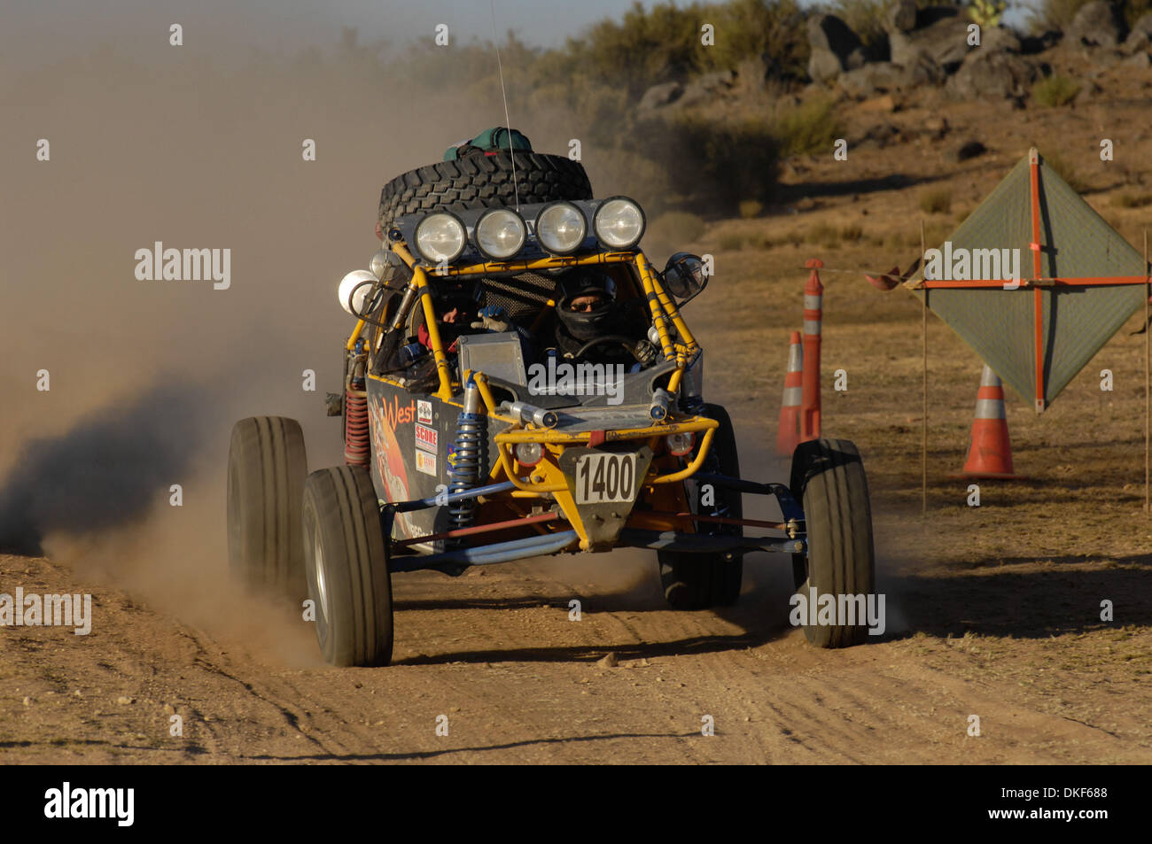 Jun 06, 2009 - Valle de la Trinité, Baja Norte, Mexique - PETER LANG, gagnant de l'ensemble des courses de la classe Velo, à travers les stands, au point 260 de la 41e course Baja 500. (Crédit Image : © Stan Sholik/ZUMA Press) Banque D'Images