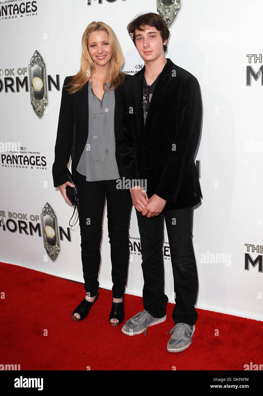 Lisa Kudrow et son fils Julian Murray Stern 'Le Livre de Mormon' soirée d'ouverture s'est tenue au théâtre Pantages - Arrivées Hollywood Banque D'Images