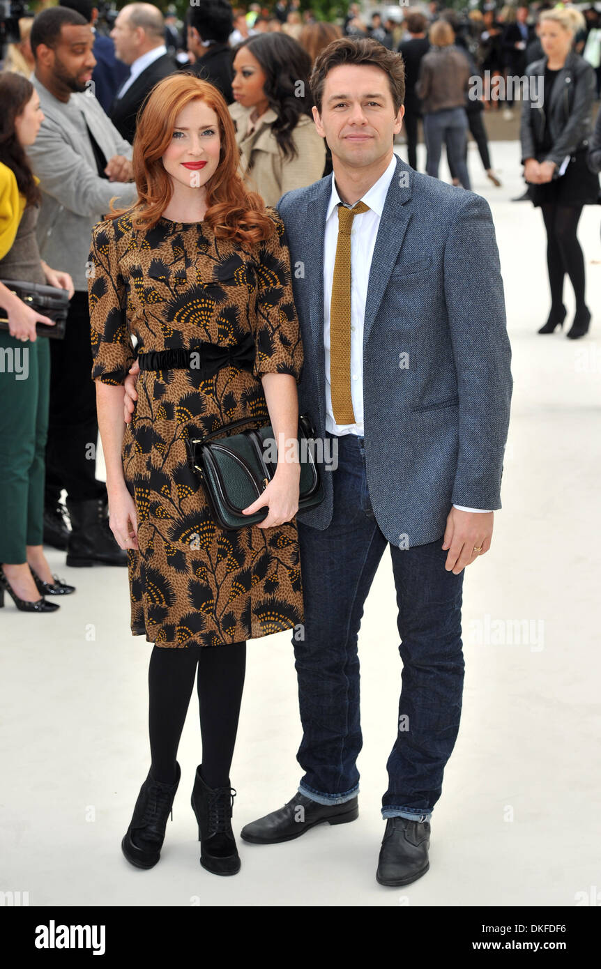 Rosalie Craig et Julian Ovenden : Burberry London Fashion Week Spring/Summer 2012 Fashion Show qui a eu lieu à Kensington Gardens - Banque D'Images