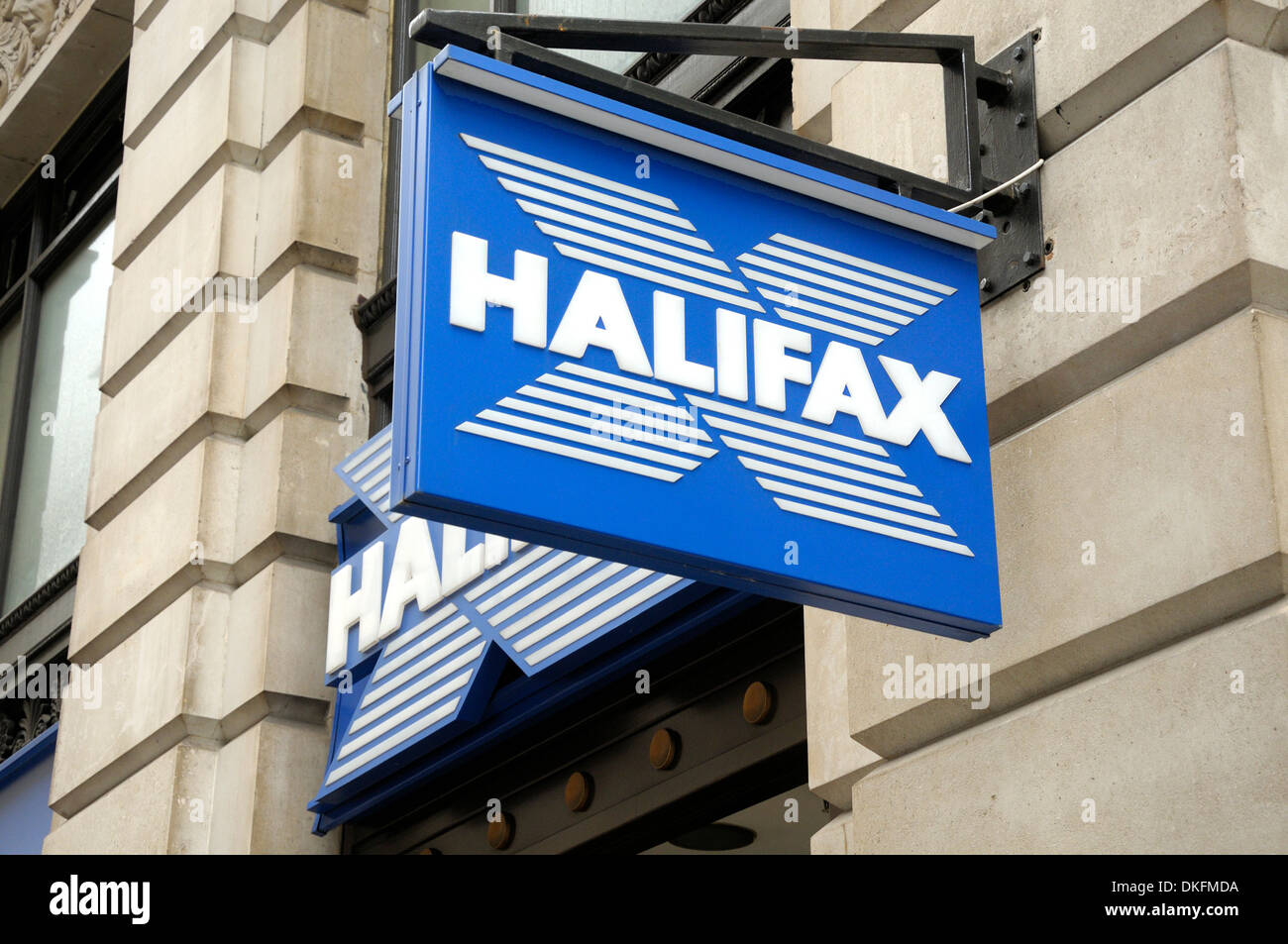 Londres, Angleterre, Royaume-Uni. Halifax bank sign Banque D'Images