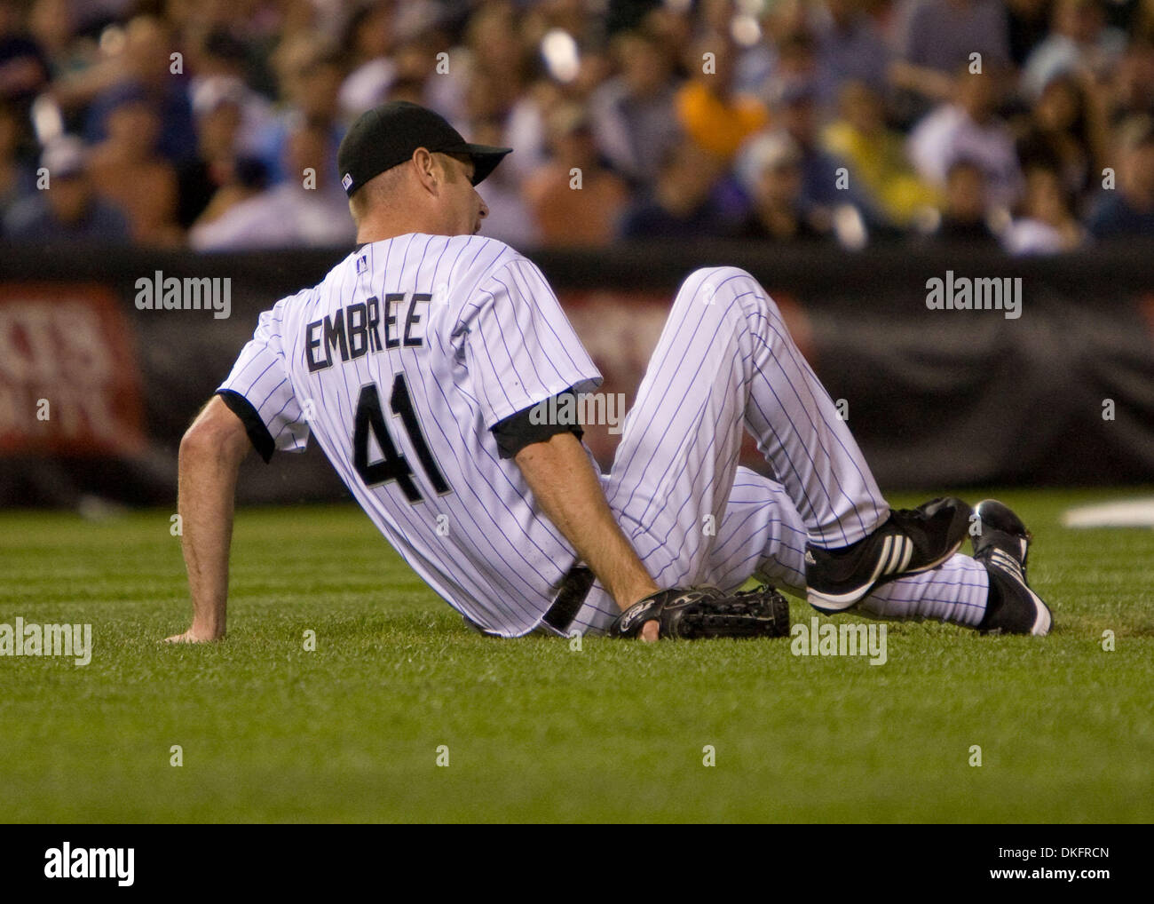 10 juil 2009 - Denver, Colorado, USA - Colorado Rockies calmant ALAN EMBREE souffre d'une fracture saison tibia droit après avoir été frappé par une ligne de route lors d'un 4-1 perte pour la saison 2001 à Coors Field. (Crédit Image : © Don Senia Murray/ZUMA Press) Banque D'Images