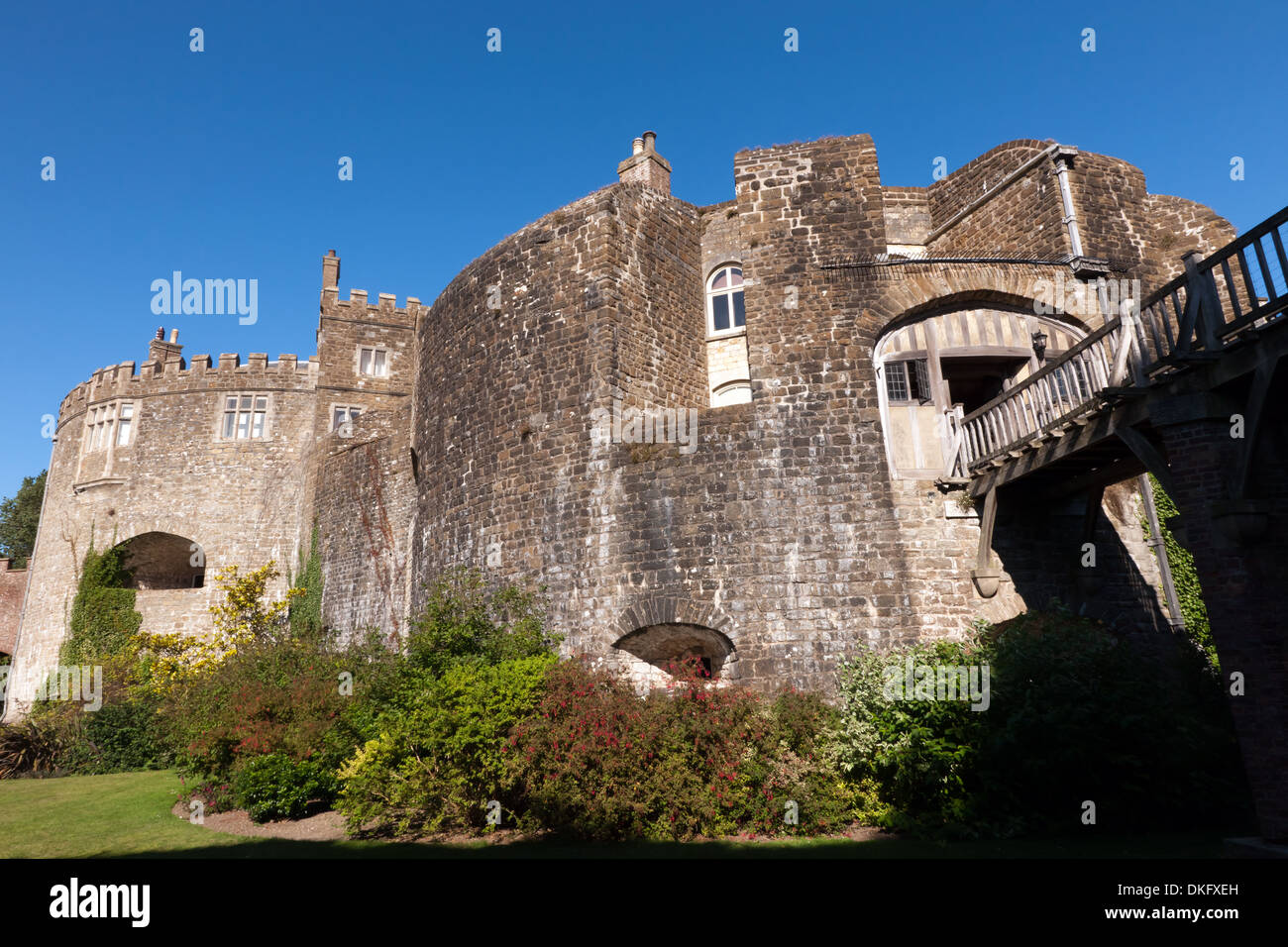 Vue de deux des bastions semi-circulaires au château de Walmer, repris de la fossé sec. Banque D'Images