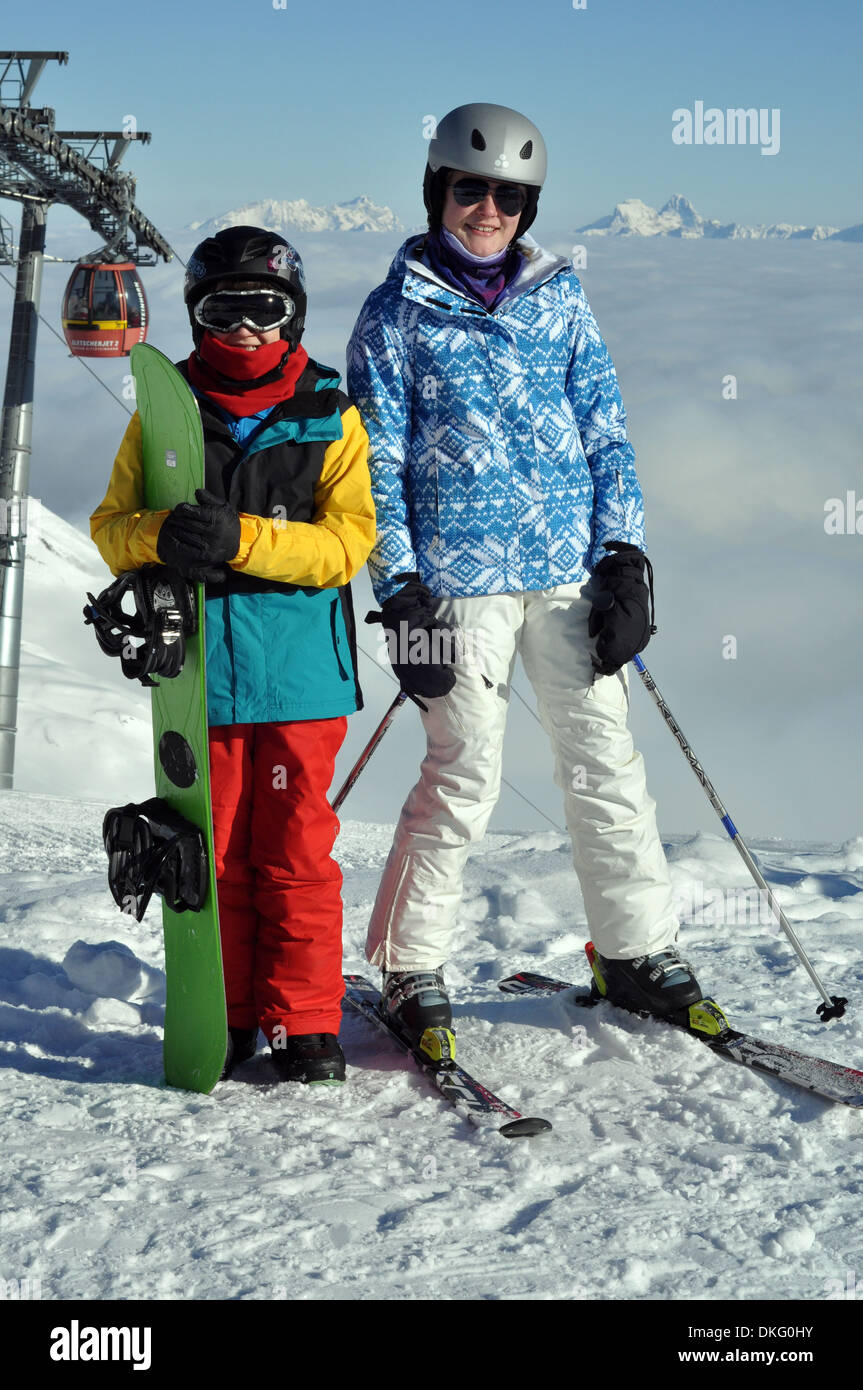 Frère et sœur sur un ski holiday, Kitzsteinhorn, Zell am See, Autriche Banque D'Images
