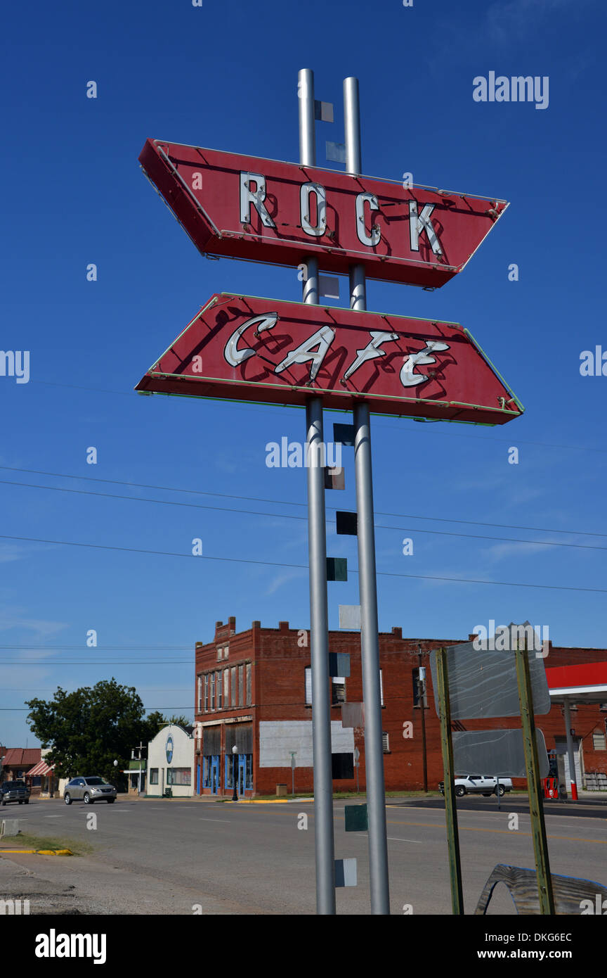 Rock Cafe, Stroud, Oklahoma. 'Route 66 voitures sur la route' célèbre diner Banque D'Images