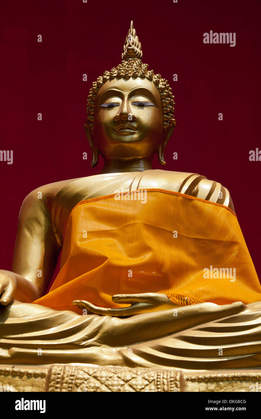 Statue de Bouddha dans le temple Wat Buppharam, Chiang Mai, Thaïlande, Asie Banque D'Images