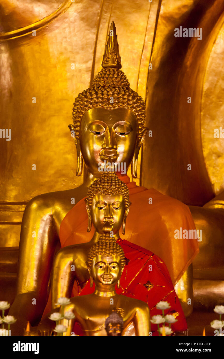 Statue de Bouddha dans le temple Wat Phra Singh, Chiang Mai, Thaïlande, Asie Banque D'Images