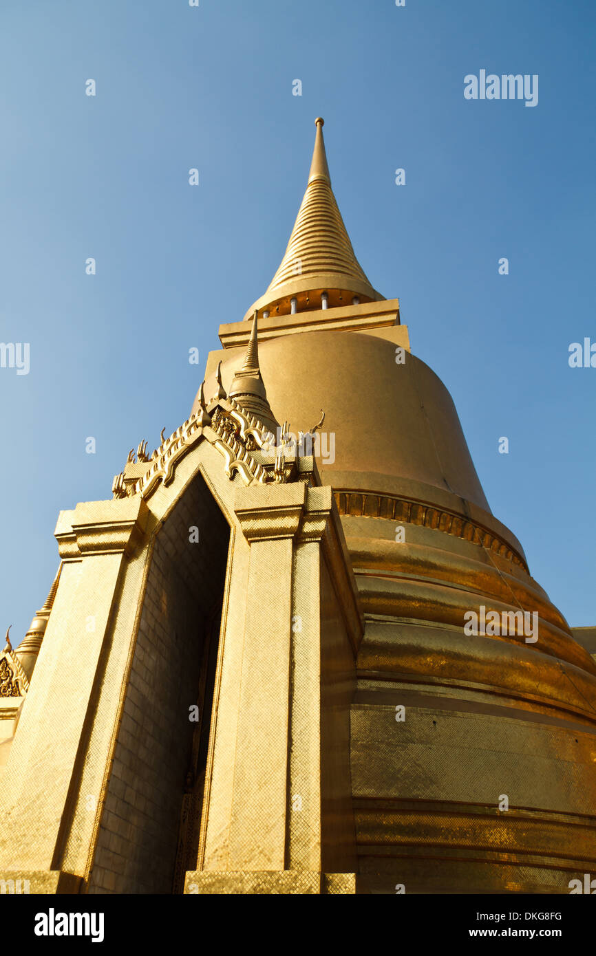 Stupa du temple Wat Phra Kaeo, Bangkok, Thaïlande, Asie Banque D'Images